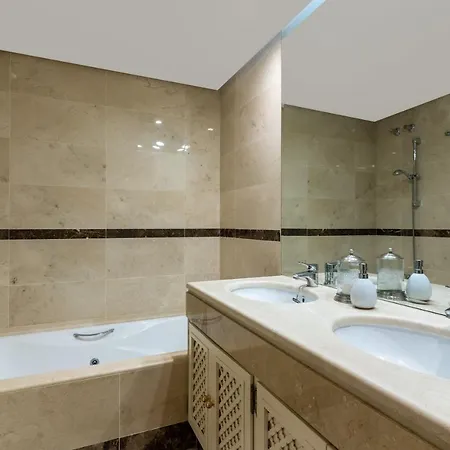 Alminar De Μαρμπέλλα